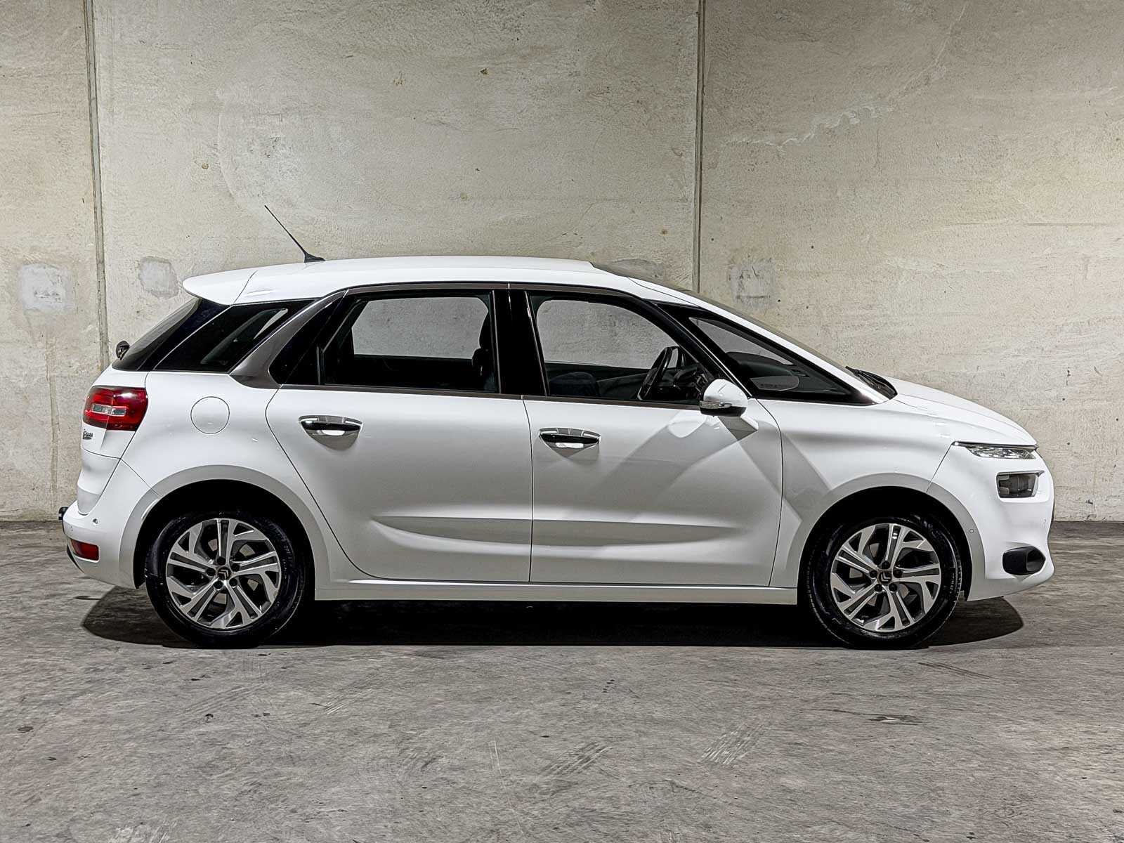 Citroen C4 Picasso 1.2 PureTech Shine 131pk 2015, JH-153-R, Auto's, Citroën, Voorwielaandrijving, Gebruikt, Euro 6, 1199 cc