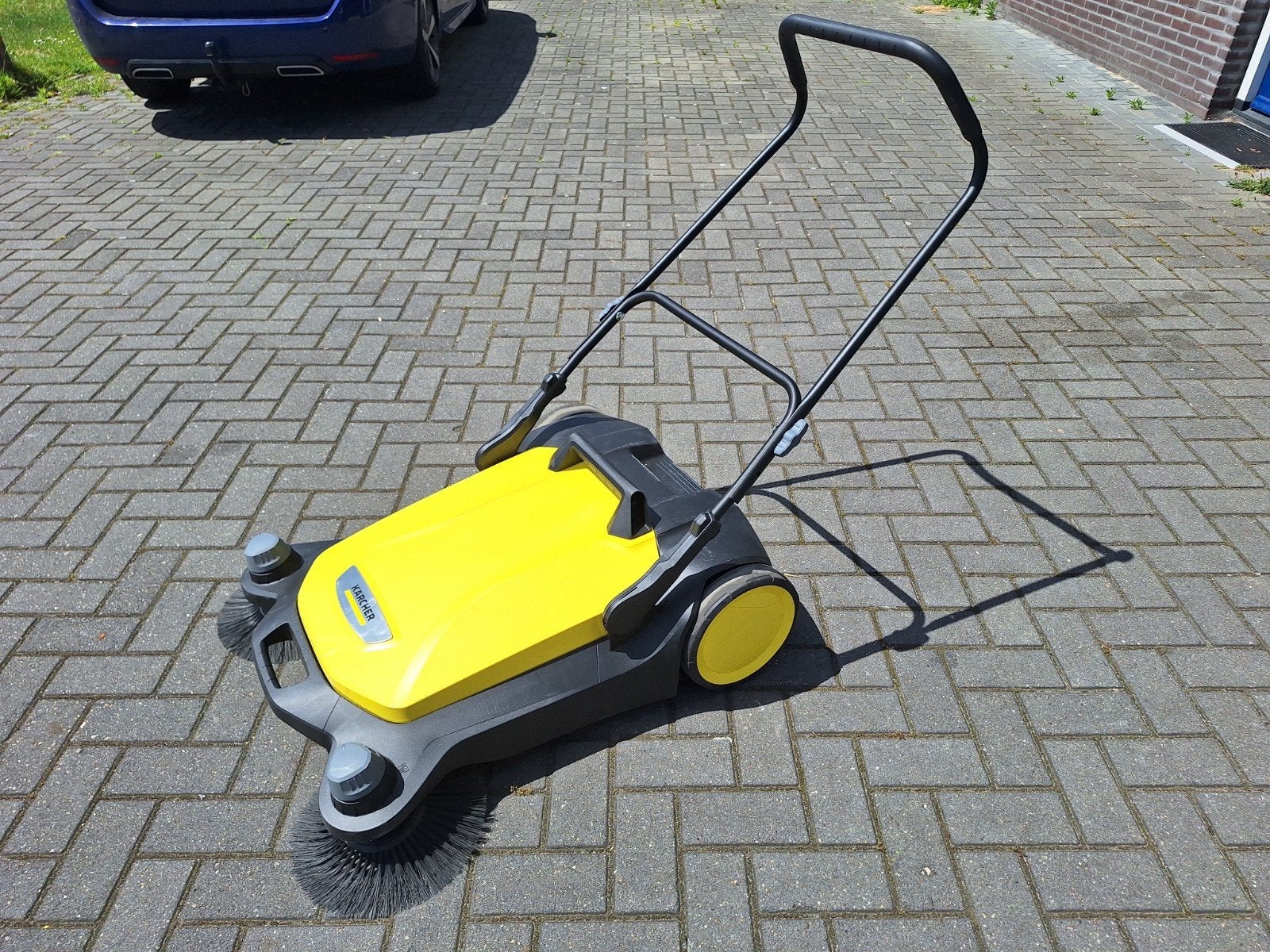 Kärcher veegmachine - Zo goed als nieuw, Tuin en Terras, Veegmachines, Ophalen of Verzenden, Zo goed als nieuw, Kärcher