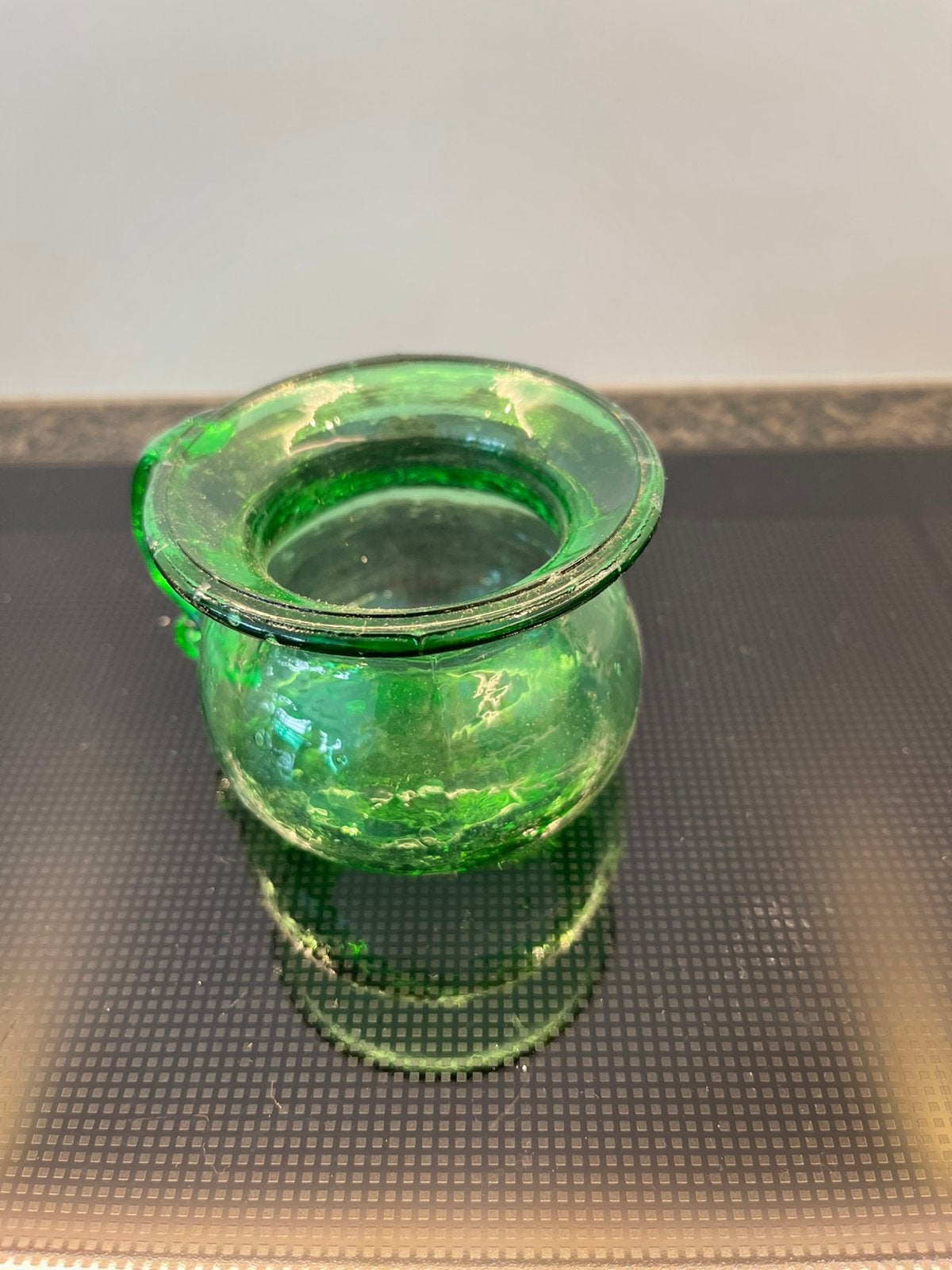 Prachtige Vintage Groen Glazen Miniatuur Kamerpot, Ophalen of Verzenden