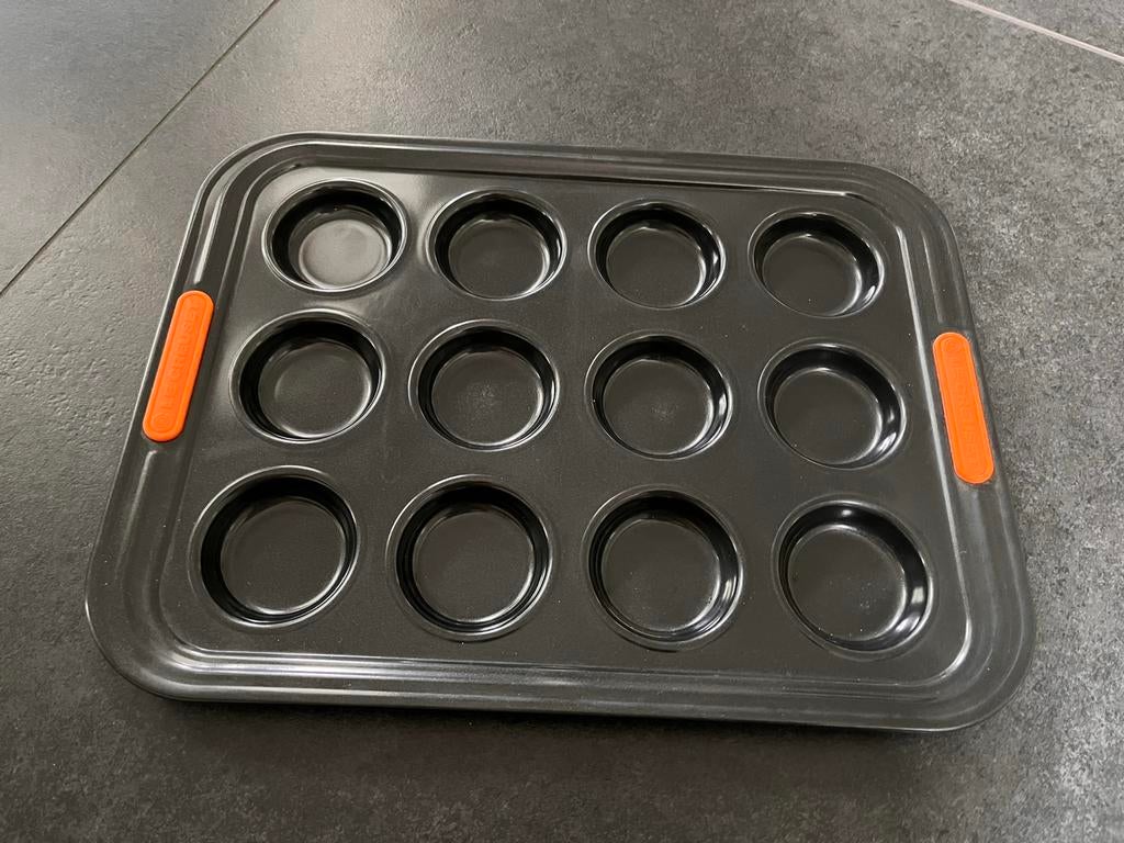 Le Creuset bakvorm 12 cakejes, Ophalen of Verzenden, Zo goed als nieuw