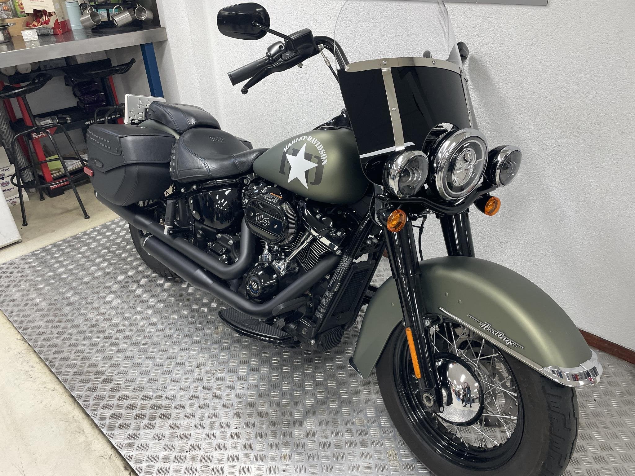 Harley Davidson FLHCS HERITAGE SOFTAIL CLASSIC 115 ANNIVERSA, Laan van Vredenoord 33
2289 DA  Rijswijk, NL, H-DCUSTOMERSERVICE@Harley-Davidson.com