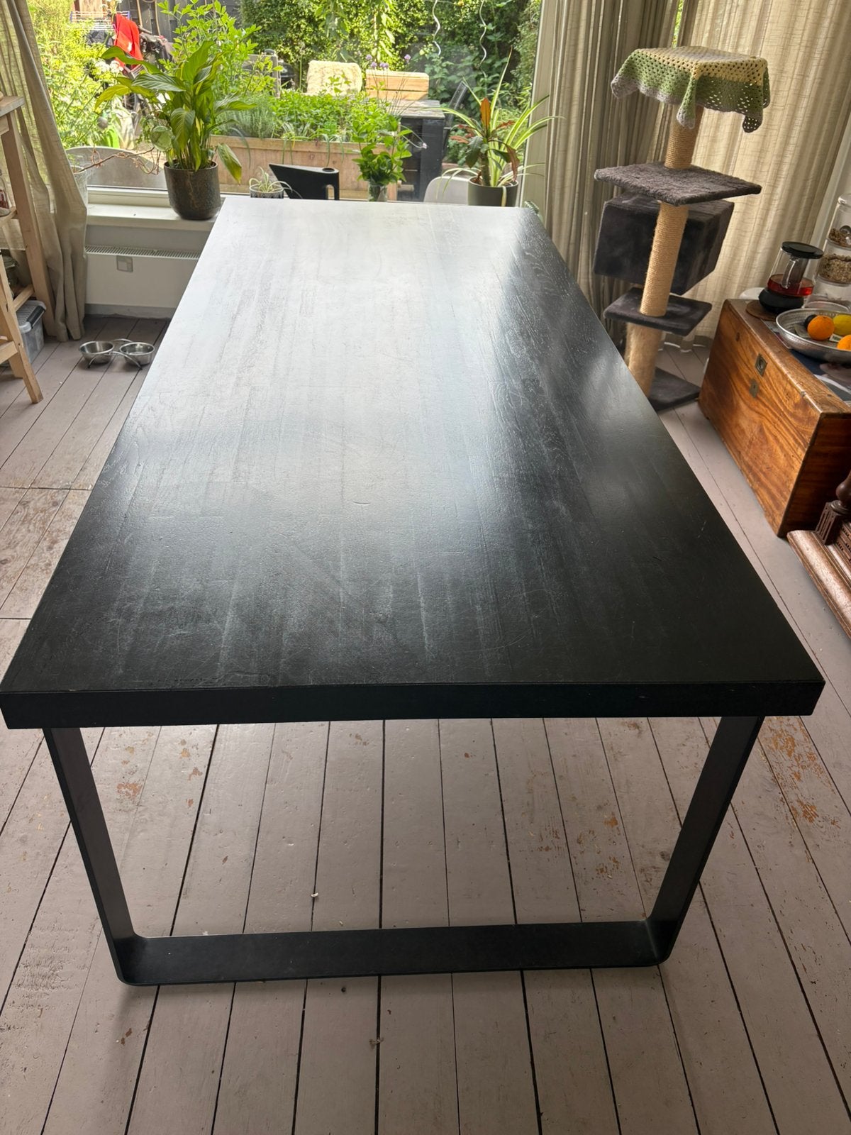 Stevige solide zwarte houten eettafel. 2m x 90cm, Huis en Inrichting, Tafels | Eettafels, Ophalen, Gebruikt, 50 tot 100 cm, Vijf personen of meer