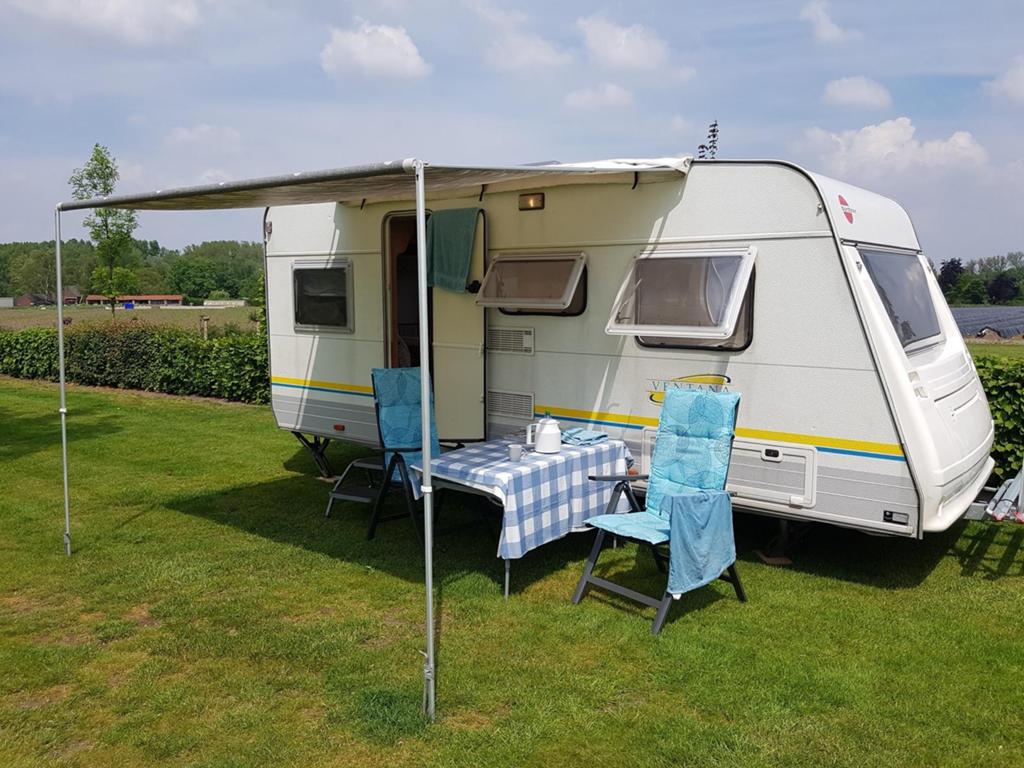 Bürstner caravan uit 2002, Treinzit, Tot en met 4, Vast bed