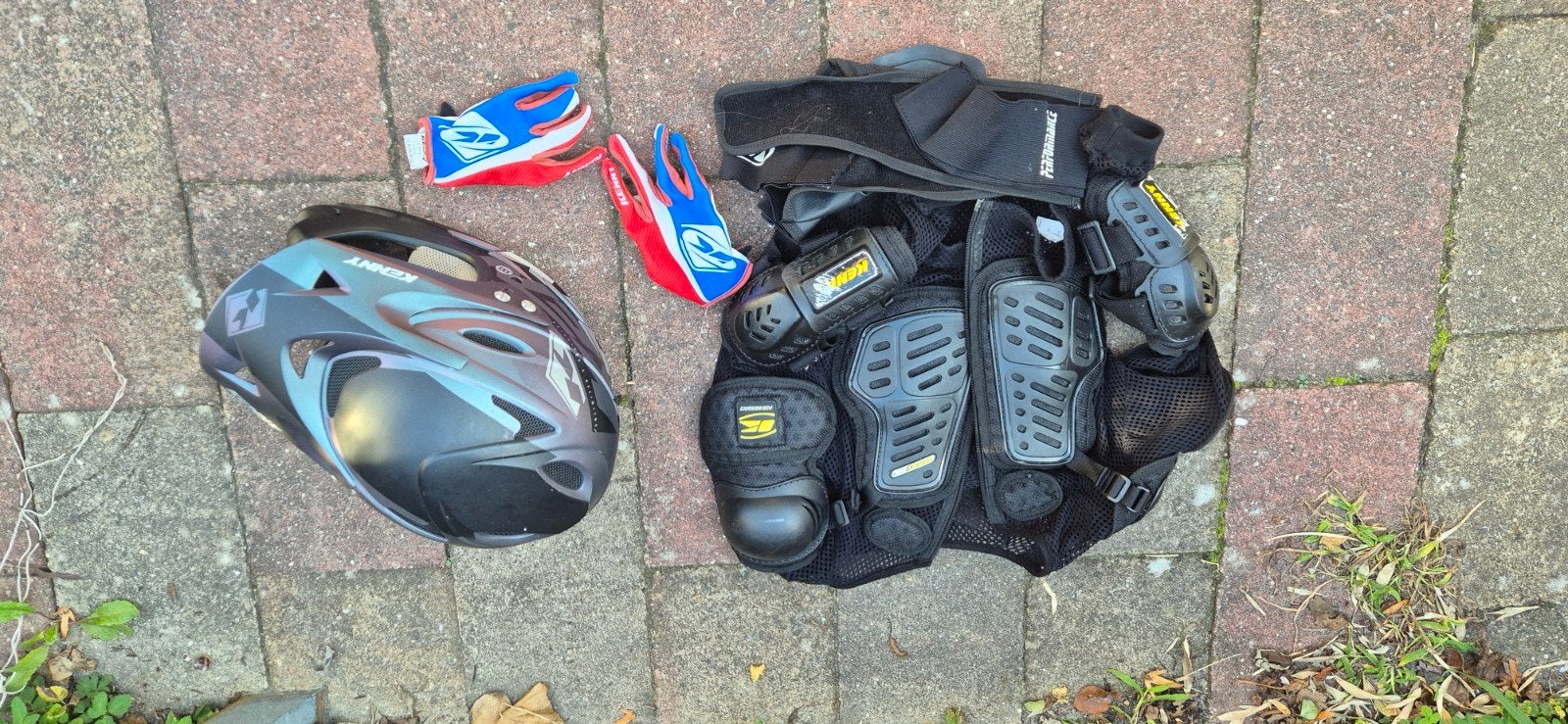 BMX beschermingsset: helm, body protector, handschoenen, Ophalen, Gebruikt, Jongen of Meisje, Overige maten