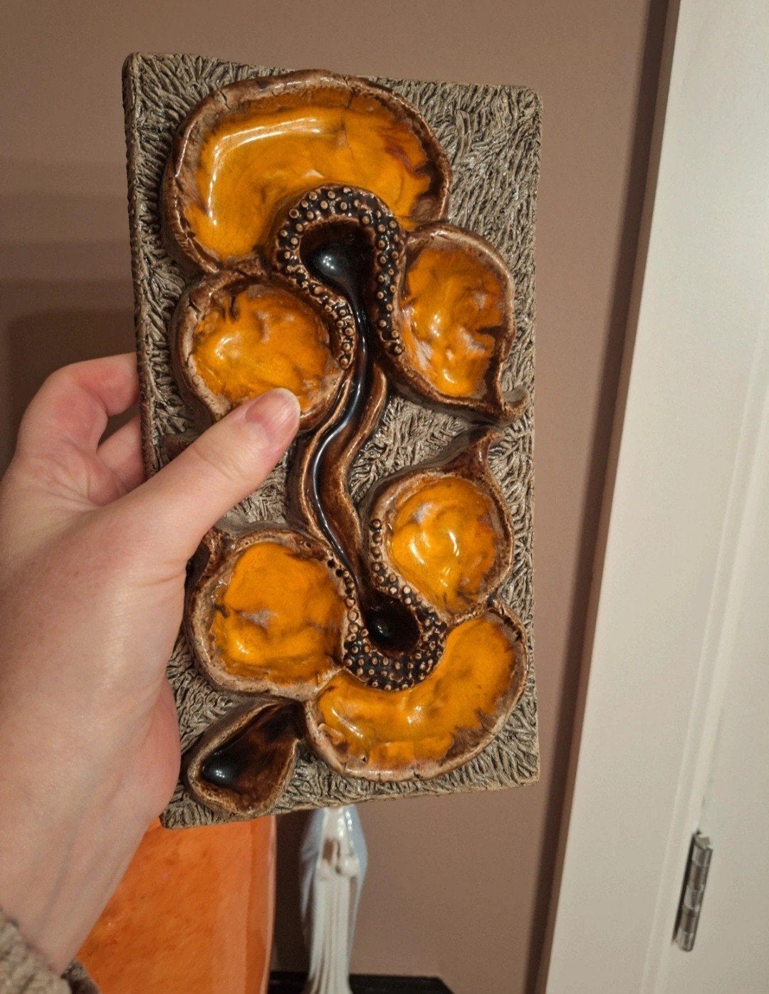 Jan van Erp wandhanger met oranje bloemen decoratie, Huis en Inrichting, Gebruikt, Wandhanger, Vintage, Oranje