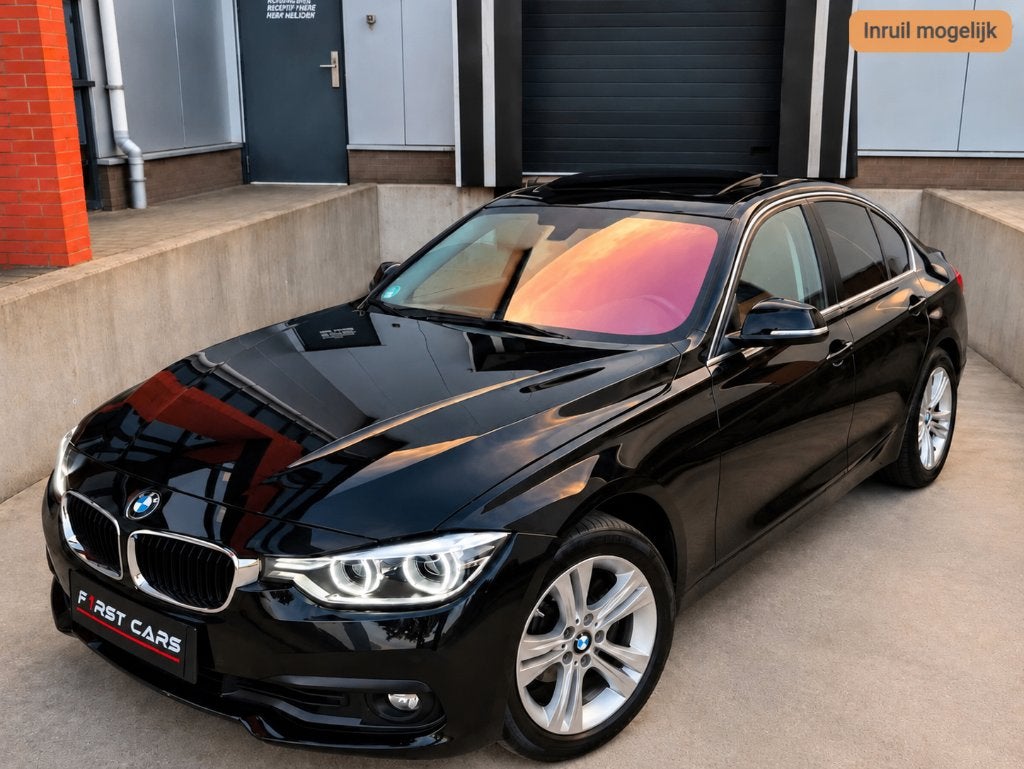 BMW 318i | M-STUUR| PANO | NAVI | PDC | NLAUTO|APK2027, Auto's, Automaat, Dealer onderhouden, Zwart, Panoramadak