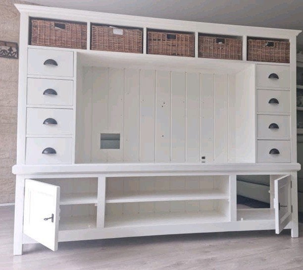 Mooie witte brocante TV kast met rieten manden, Huis en Inrichting, Ophalen, 200 cm of meer, 150 tot 200 cm, Zo goed als nieuw