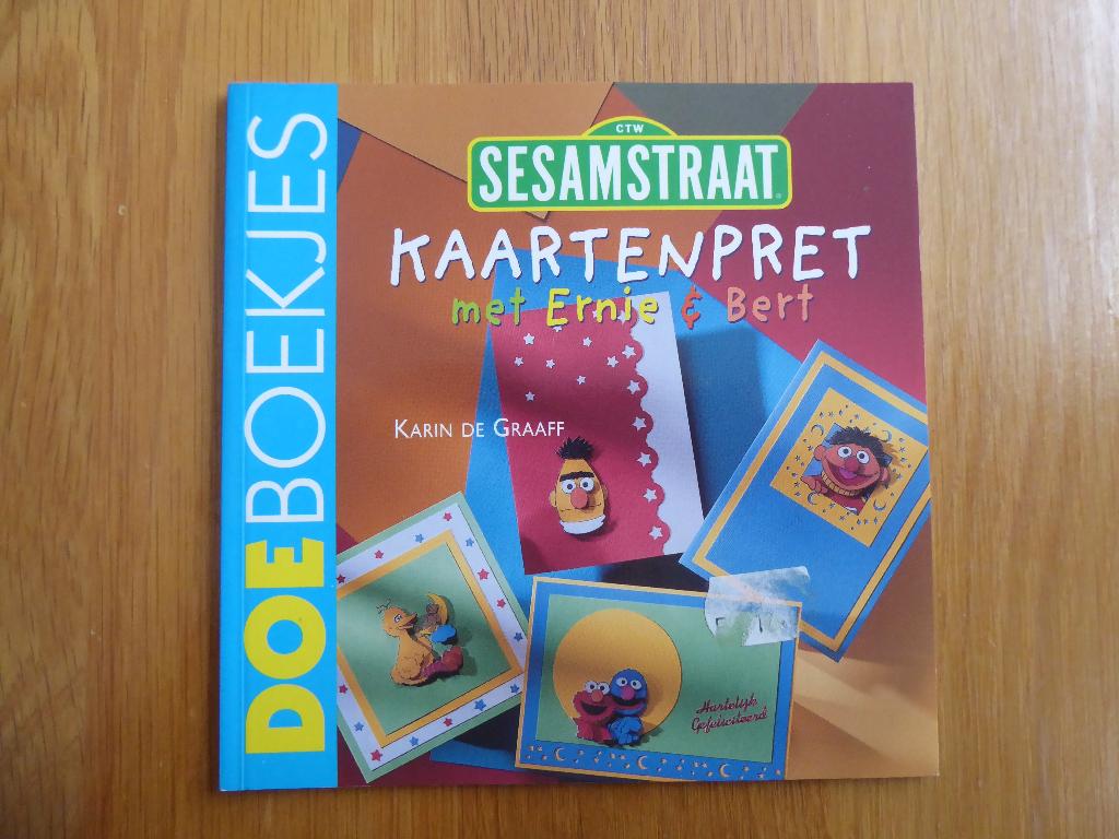 nr. 3026 - boekje: sesamstraat kaartenpret met Ernie en Bert, Ophalen of Verzenden, Zo goed als nieuw, Overige thema's, Overige typen