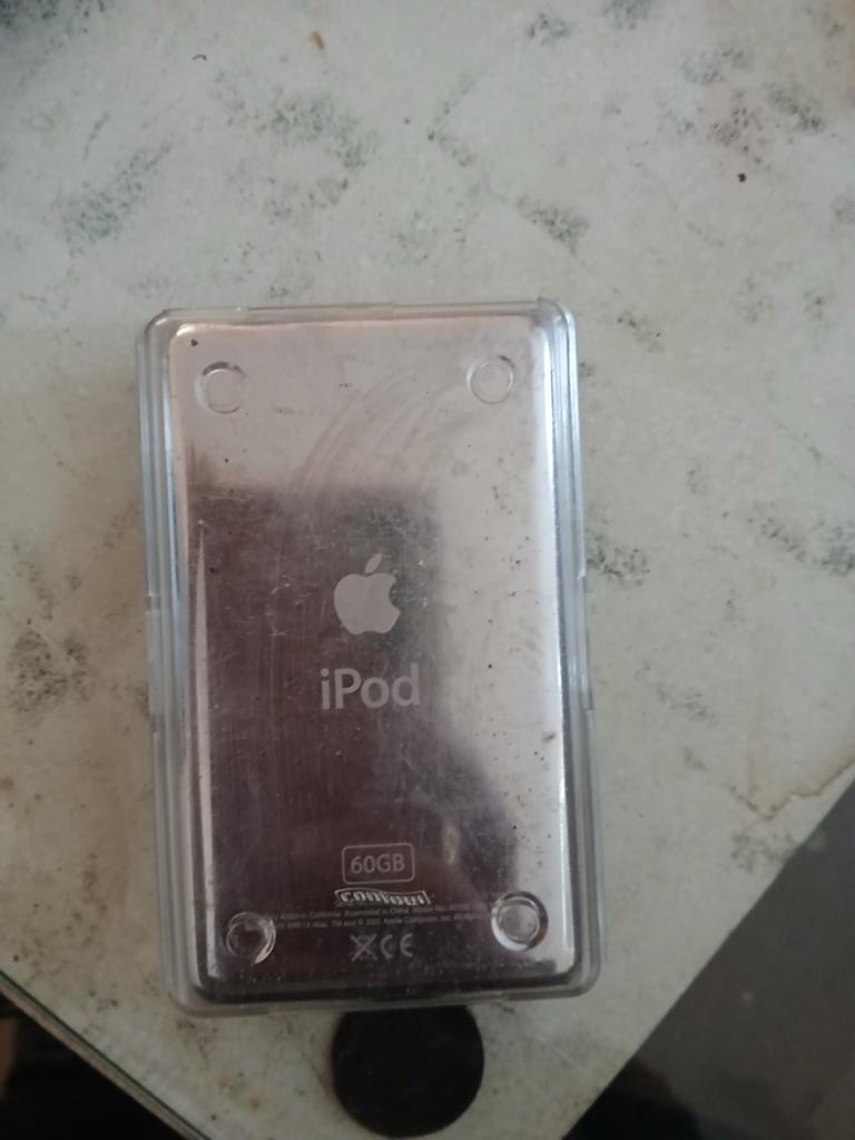 iPod Classic 60GB met kabel, 40 GB en meer, Gebruikt, Classic, Zwart
