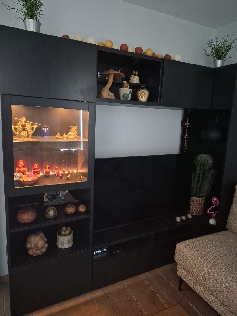 Foto 3 van IKEA BESTÅ tv-wand / vitrinekast – zwartbruin