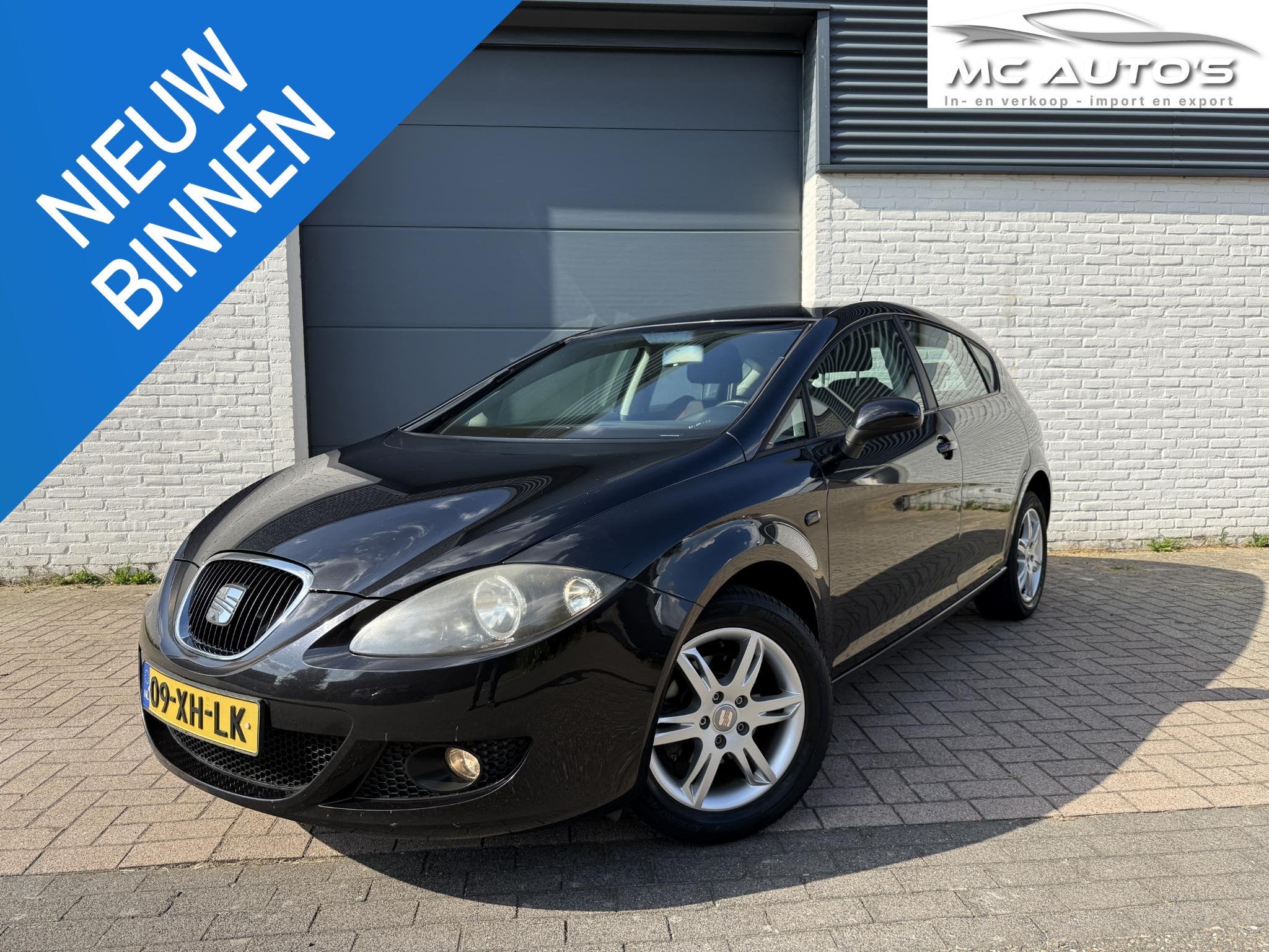 SEAT Leon 1.6 Stylance Nieuwe APK, Auto's, Stof, Gebruikt, Zwart, 4 cilinders