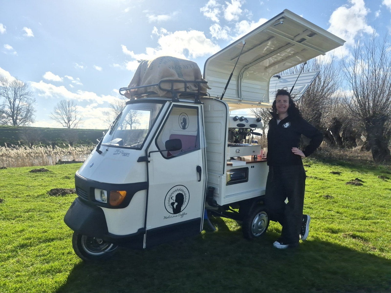 Koffie tuk tuk op lokatie, Ophalen