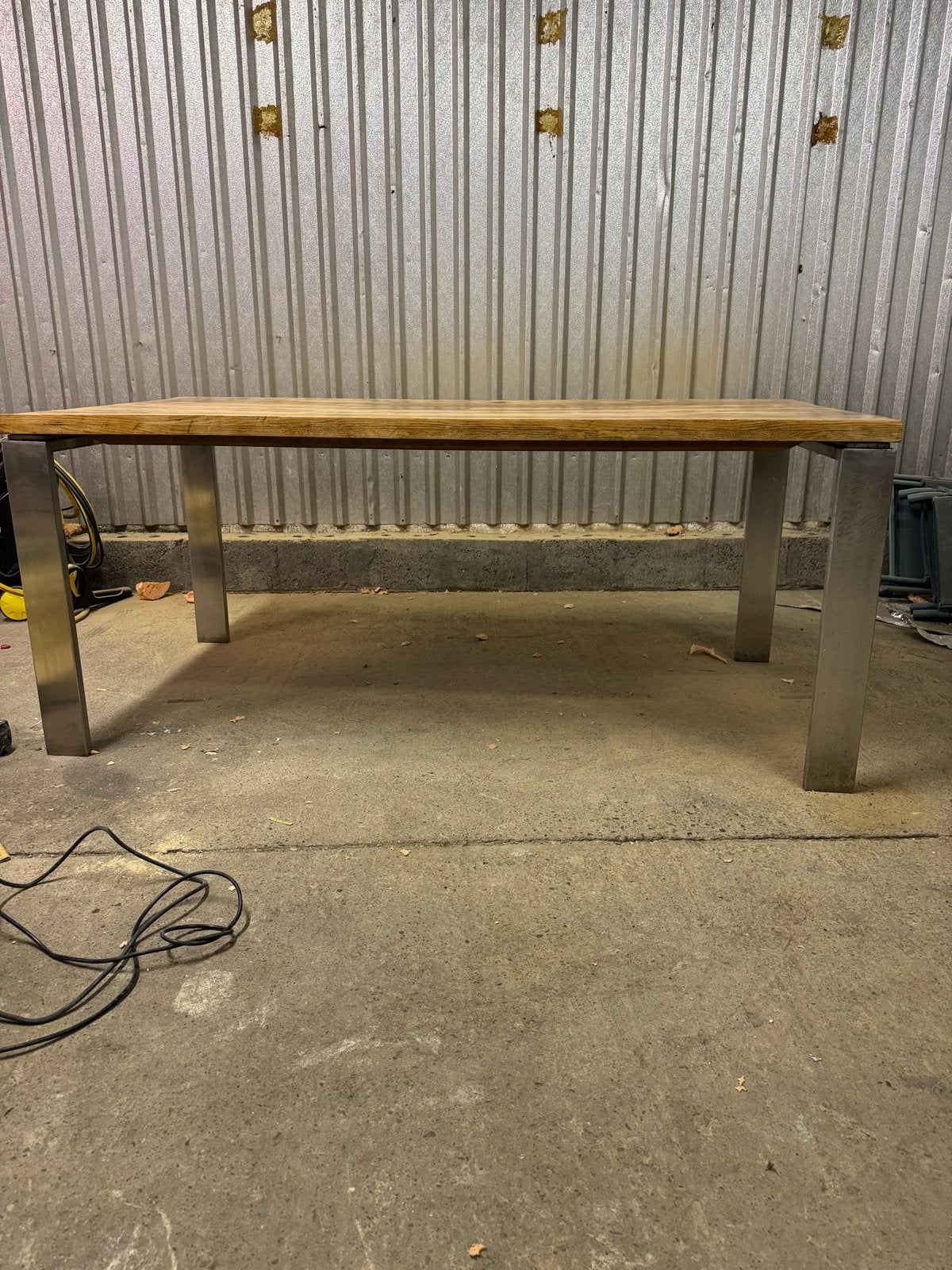 Houten eettafel met roestvrijstalen onderstel, Huis en Inrichting, Tafels | Eettafels, Ophalen, Gebruikt, 100 tot 150 cm, 150 tot 200 cm