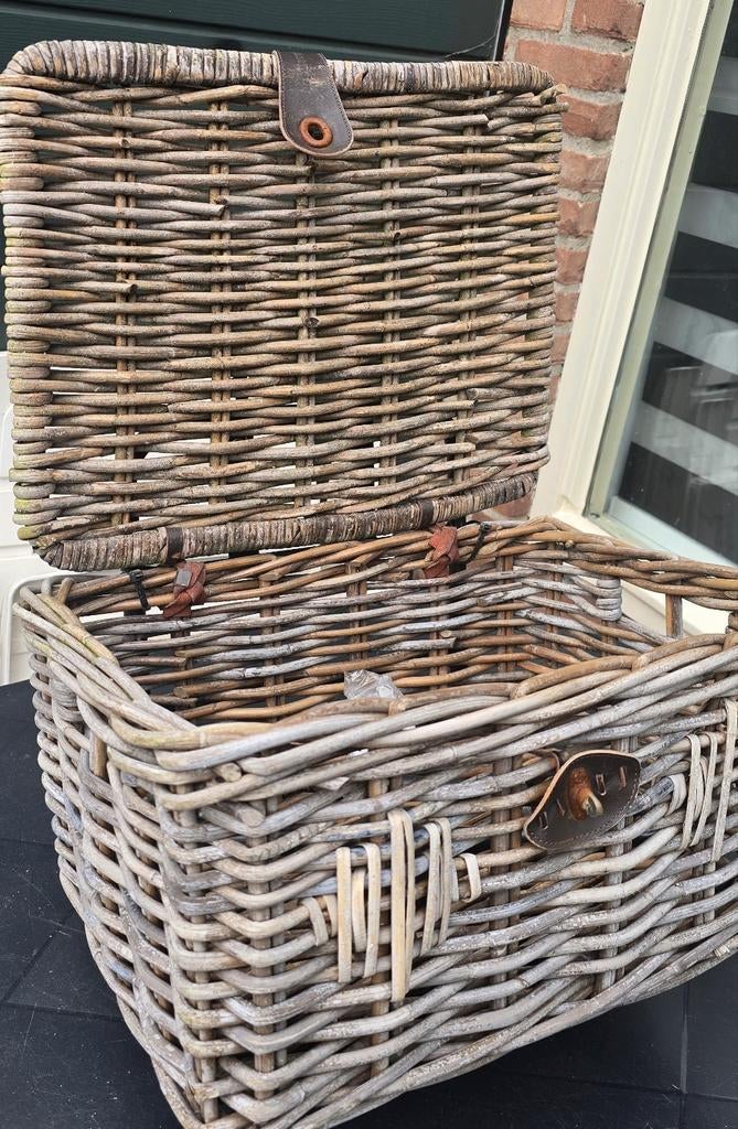 Vintage rieten fietsmand voor damesfietsen, Ophalen, Gebruikt, Fietsmand, Stuurbevestiging