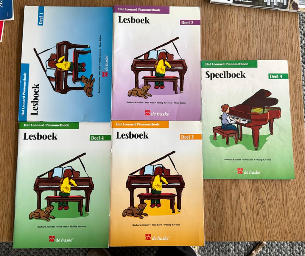 Hal Leonard piano lesboeken 1 t/m 4 en speelboek 4, Ophalen of Verzenden, Zo goed als nieuw