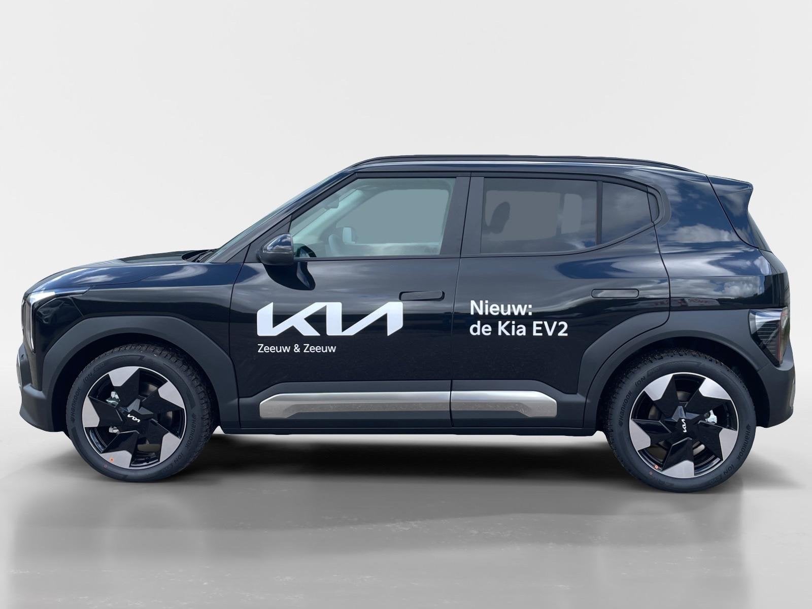 Kia EV2 Plus Advanced 42.2 kWh | DEMO | Direct Leverbaar! |, Auto's, 12 maanden, Stof, 750 kg, Zwart