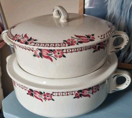 Brocante oude Franse dekselschalen van Cabourg beboterd, Ophalen