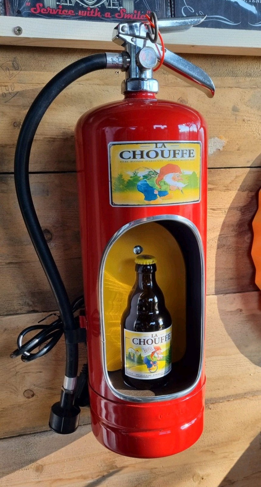 LA CHOUFFE brandblusser met ledverlichting

Mooie decorati, Verzamelen, Biermerken, Ophalen of Verzenden, Nieuw, Reclamebord, Plaat of Schild