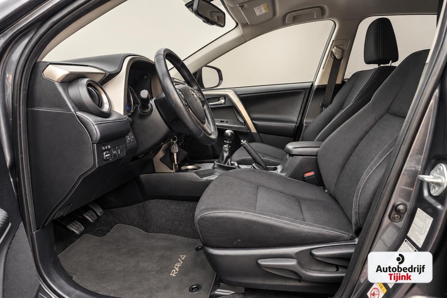 Toyota RAV4 2.0 Executive Business 4WD | Xenon | Trekhaak |, Euro 5, Gebruikt, 4 cilinders, Leder en Stof