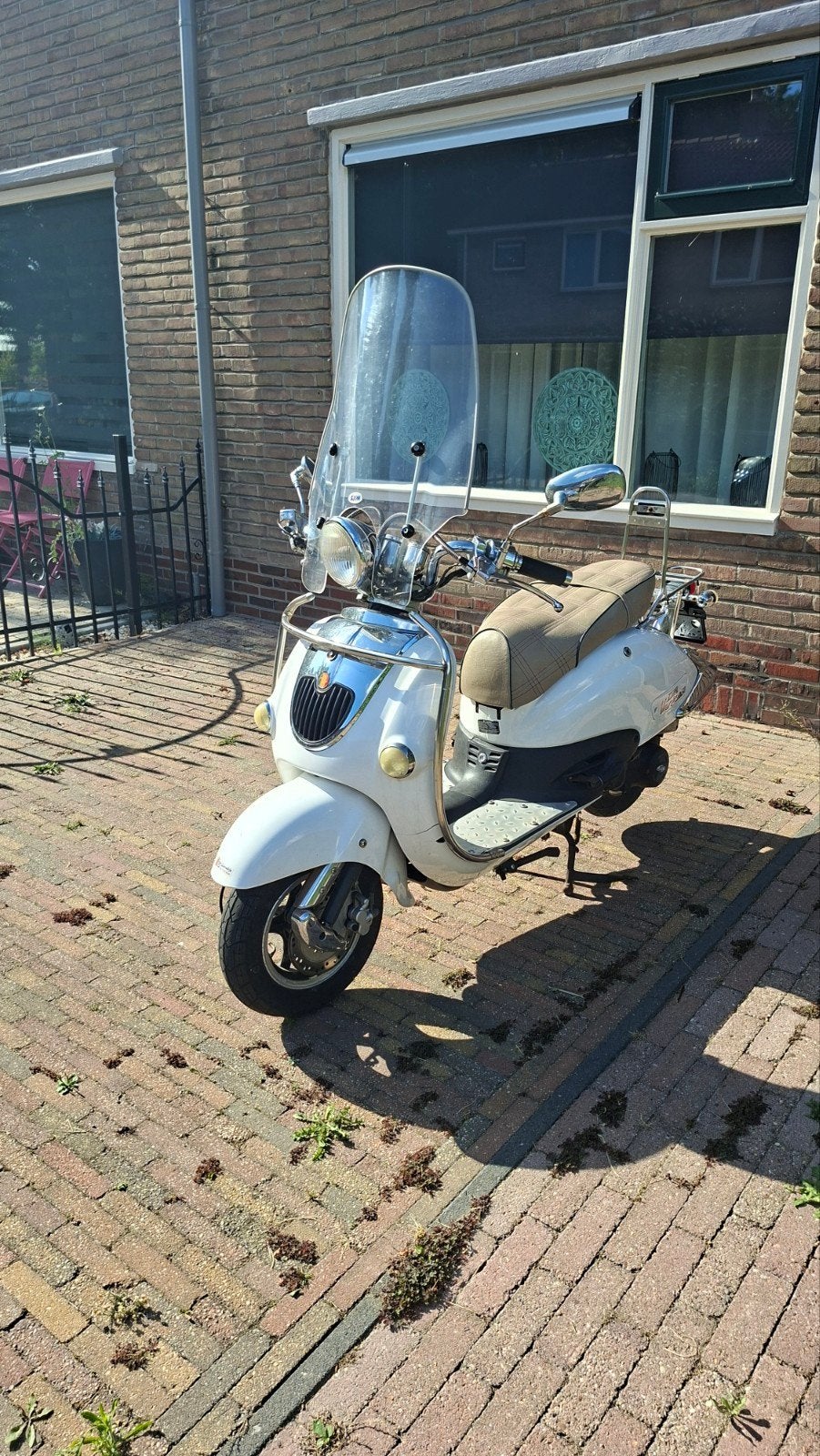 Retro Snor Scooters te koop Witte Iva Venice  Zwarte Frosti, Zo goed als nieuw, Benzine, Ophalen, Overige merken