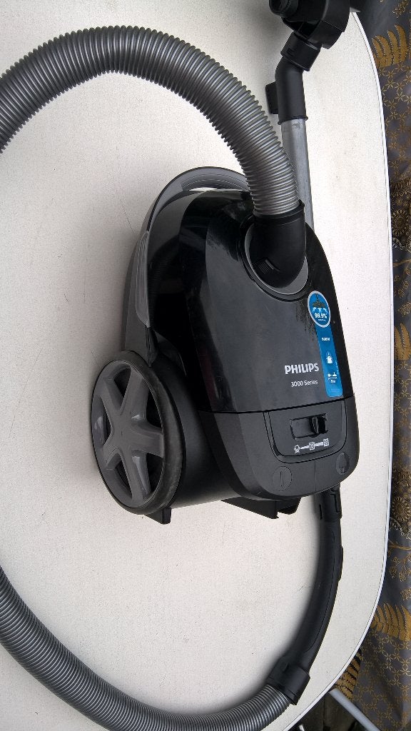TE koop aangeboden mooi stofzuiger phillips .doe gepast bod, Stofzak, Philips, Ophalen of Verzenden, 1600 tot 2000 watt