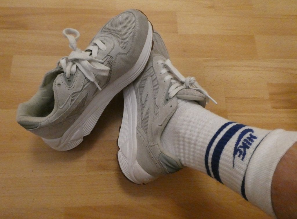 Hi-Tec Shadow maat 42 in goede staat, Kleding | Dames, Schoenen, Overige kleuren, Ophalen of Verzenden, Sneakers of Gympen, Gedragen