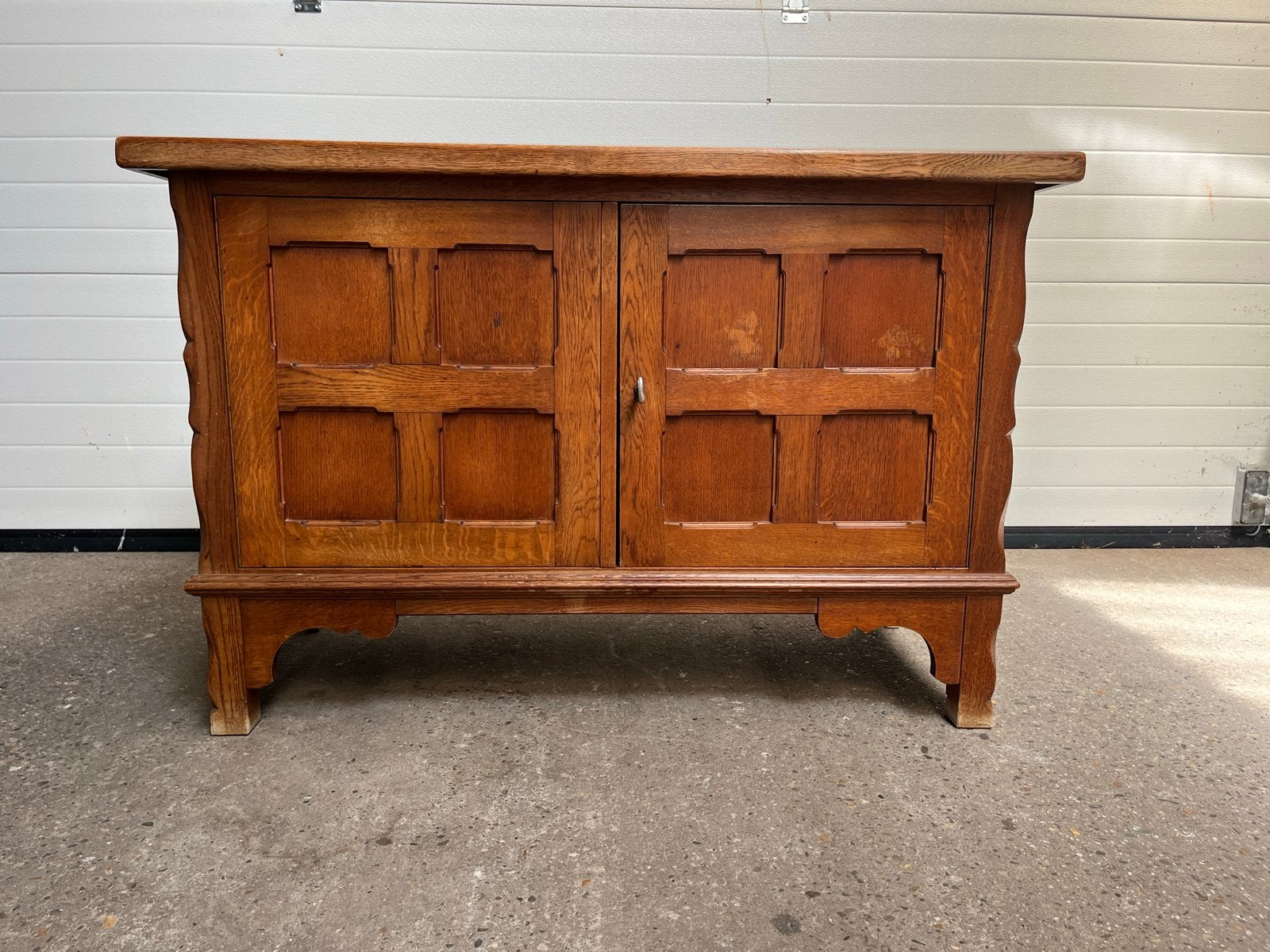Antiek Eikenhouten Dressoir met Paneeldeuren, Ophalen, Gebruikt, 100 tot 150 cm, Eikenhout
