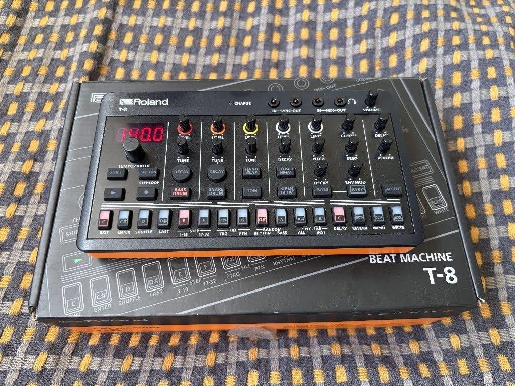 Roland AIRA Compact T-8 Beat Machine, Muziek en Instrumenten, Ophalen, Gebruikt, Roland