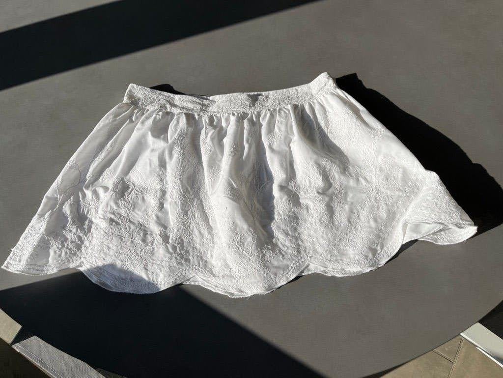 Nieuwe witte Zara rok met borduursels, maat XL, Kleding | Dames, Verzenden, Maat 46/48 (XL) of groter, Nieuw, Boven de knie
