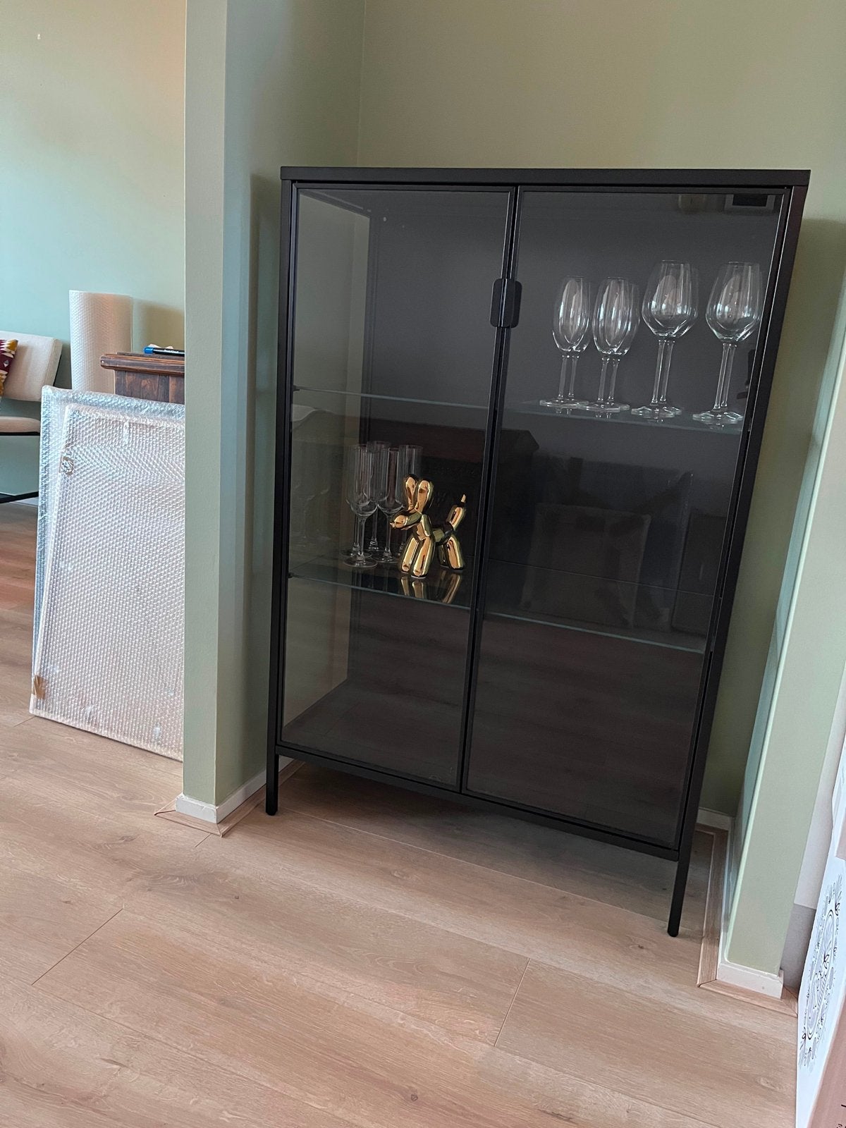 Glazen vitrinekast (Rudsta Ikea), Huis en Inrichting, Ophalen, Gebruikt, 50 tot 100 cm, Metaal