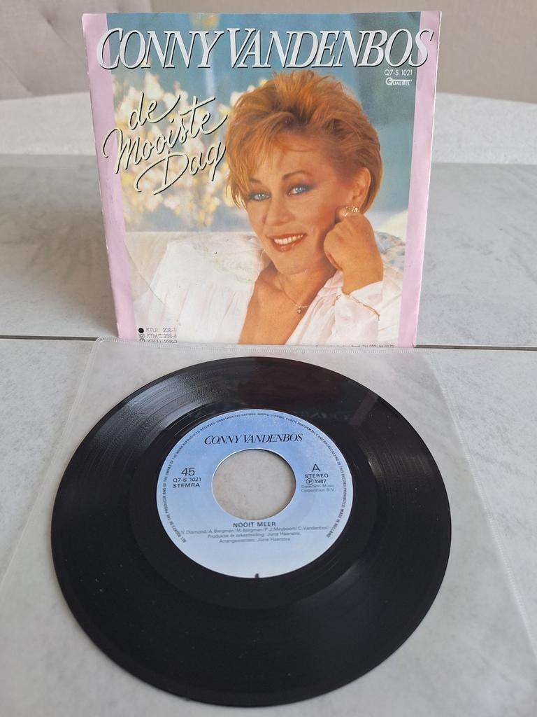 Single van CONNY VANDENBOS  // DE MOOISTE DAG  ...uit 1987, Cd's en Dvd's, Vinyl | Nederlandstalig, Ophalen of Verzenden, Zo goed als nieuw