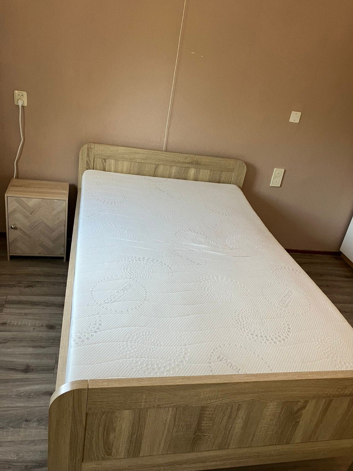 Seniorenbed XL 120x200cm met elektrisch verstelbare bodem, Ophalen, Verstelbaar, Eenpersoons, Zo goed als nieuw