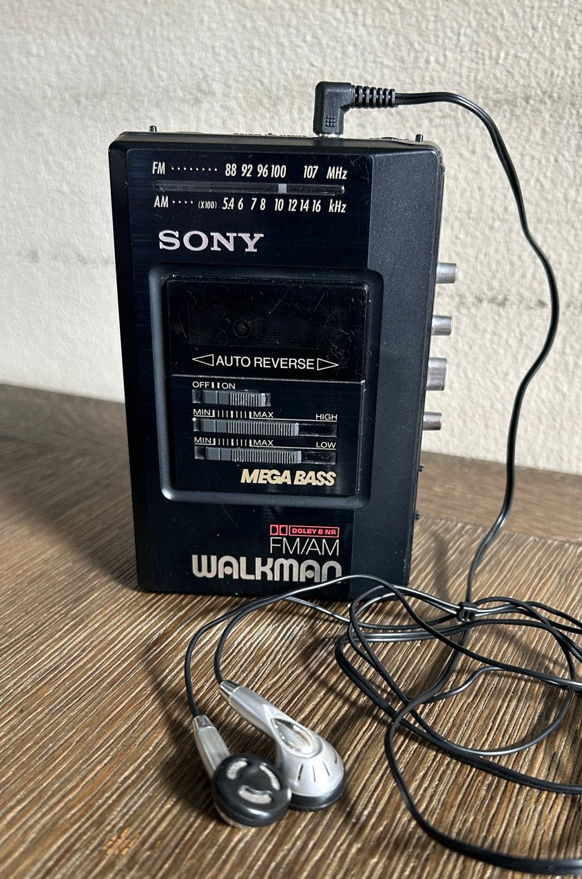 Sony Walkman WM-AF57/B57 met oortjes - Werkt prima, Audio, Tv en Foto, Ophalen of Verzenden, Walkman