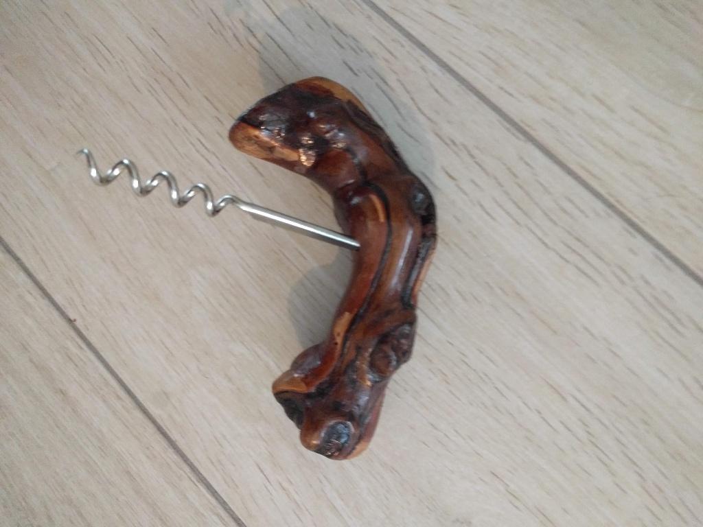 Originele Moezel wijnstok kurkentrekker, Overige typen, Ophalen of Verzenden, Nieuw, Bruin