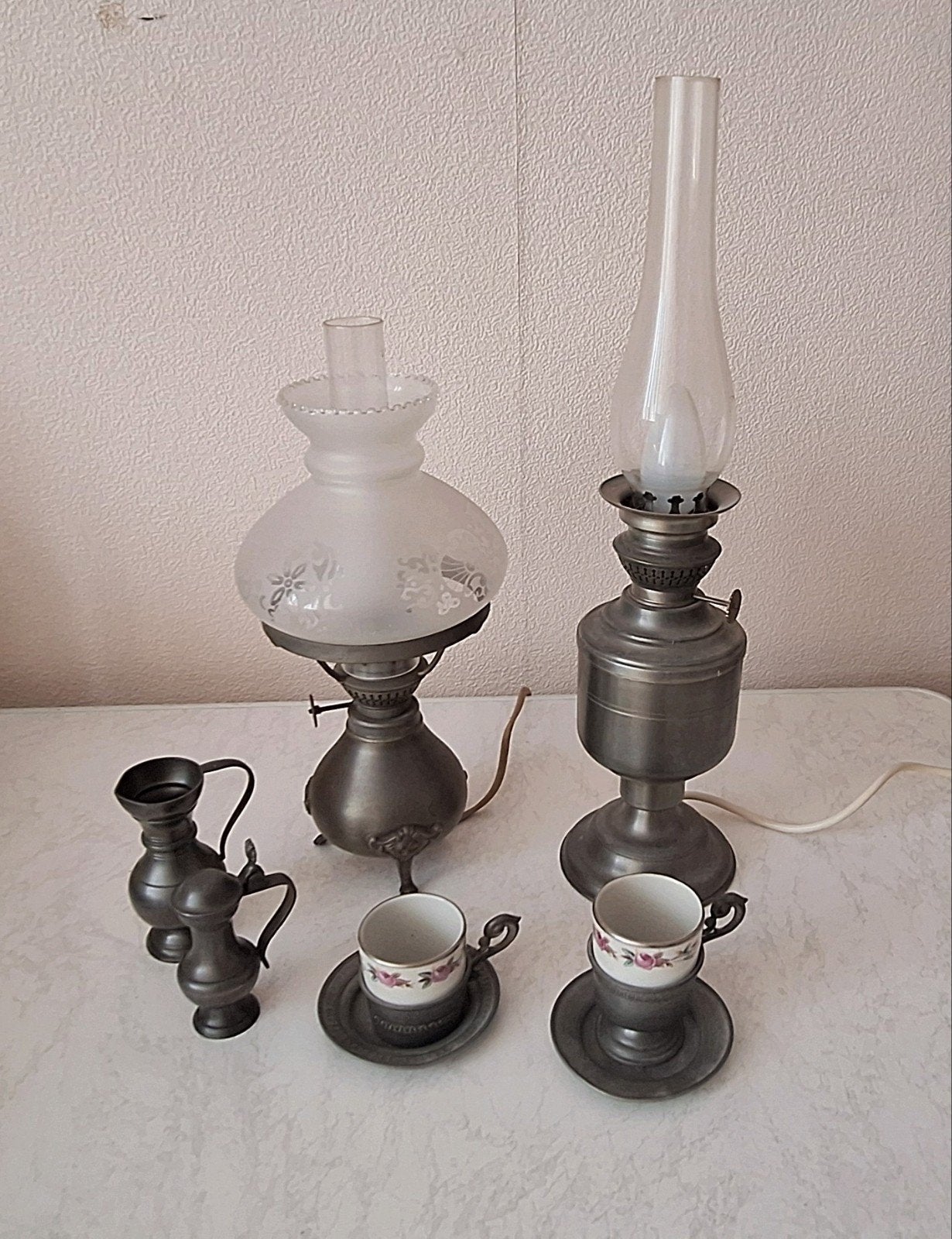 Diverse tinnen voorwerpen: lampen, kopjes, kannen, Antiek en Kunst, Antiek | Lampen, Ophalen of Verzenden
