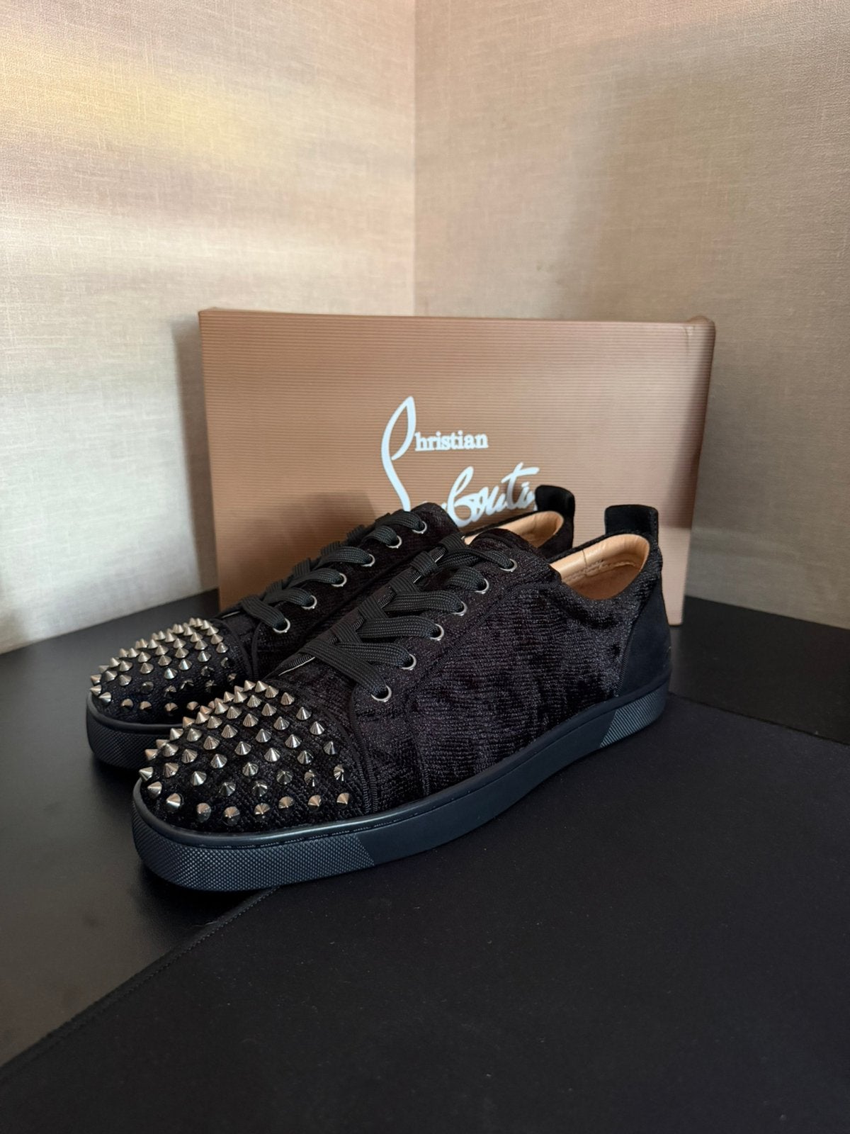 Louboutin, Ophalen, Zwart, Overige typen, Nieuw