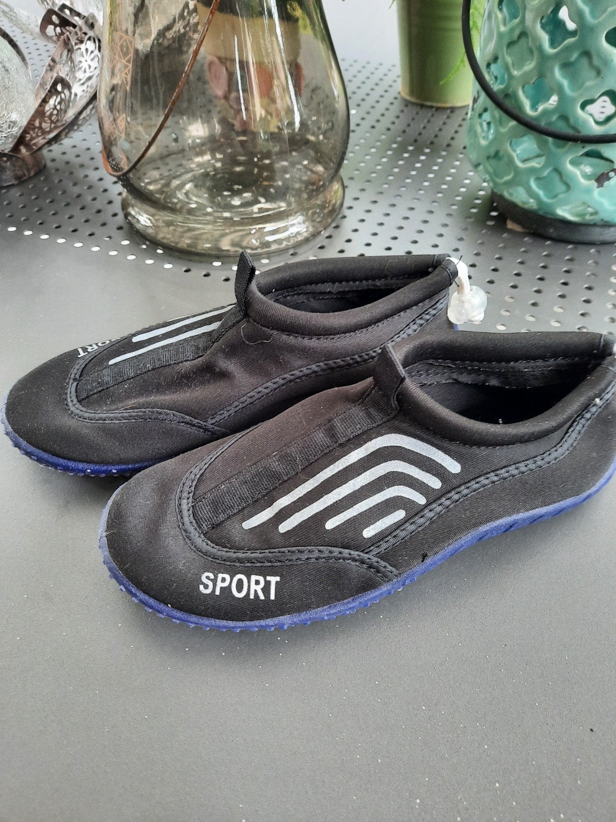 Waterschoenen maat 36 - Zwart met blauwe zool, Watersport en Boten, Watersportkleding, Gebruikt, Zeil- of Surfschoenen, Ophalen of Verzenden