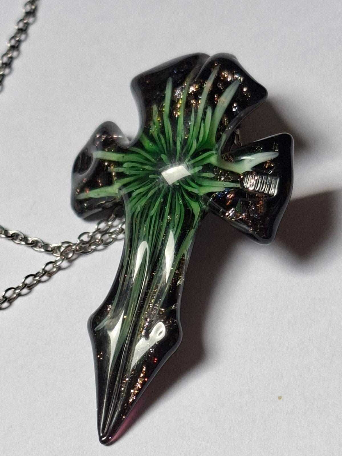 Gothic Glazen Kruis Ketting – Handgemaakt met Groene Bloem, Ophalen of Verzenden, Nieuw, Groen, Overige materialen