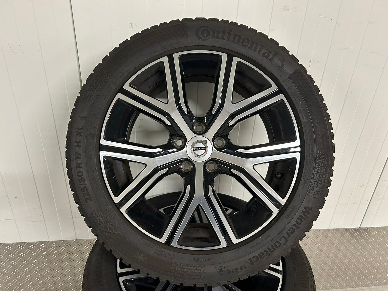 Volvo V40 S40 V60 S60 17 inch Continental winter 2023 ZGAN