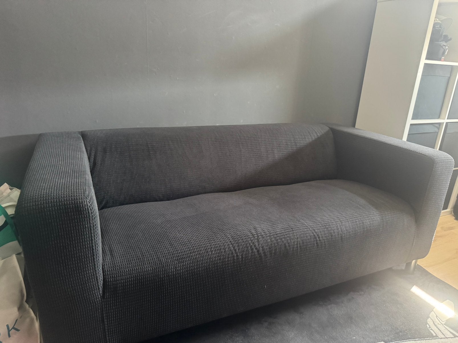 IKEA KLIPPAN 2-zits bank – Grijs – Zo goed als nieuw, Huis en Inrichting, Banken | Bankstellen, Zo goed als nieuw, Tweepersoons