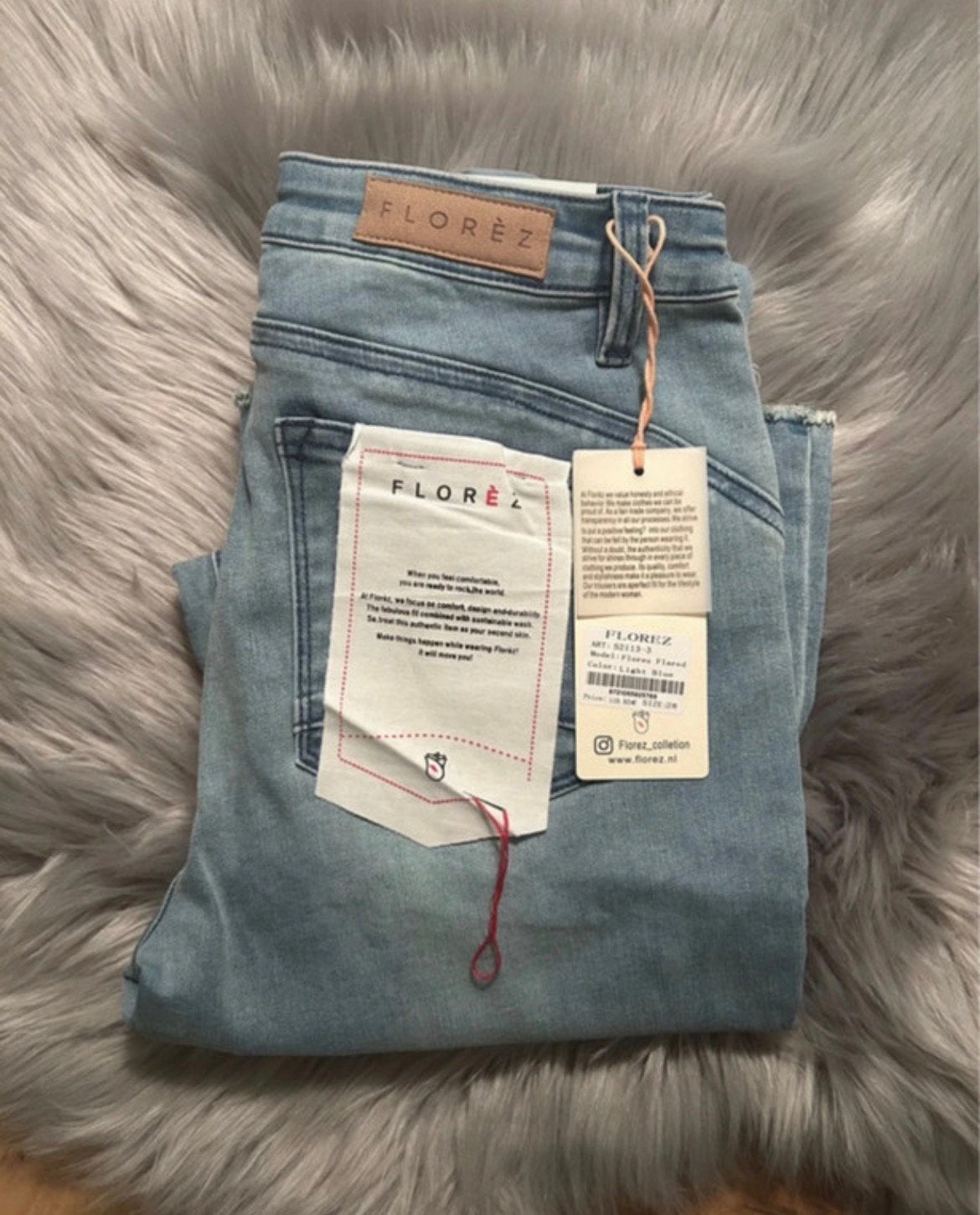 Flared jeans | Florez, Kleding | Dames, Spijkerbroeken en Jeans, Ophalen of Verzenden, Nieuw, Blauw