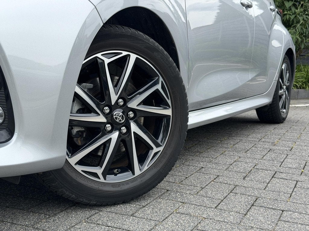 Toyota Yaris Dynamic 1.5 Hybrid 115PK e-CVT Automaat Navigat, 12 maanden, Gebruikt, Euro 6, 1490 cc