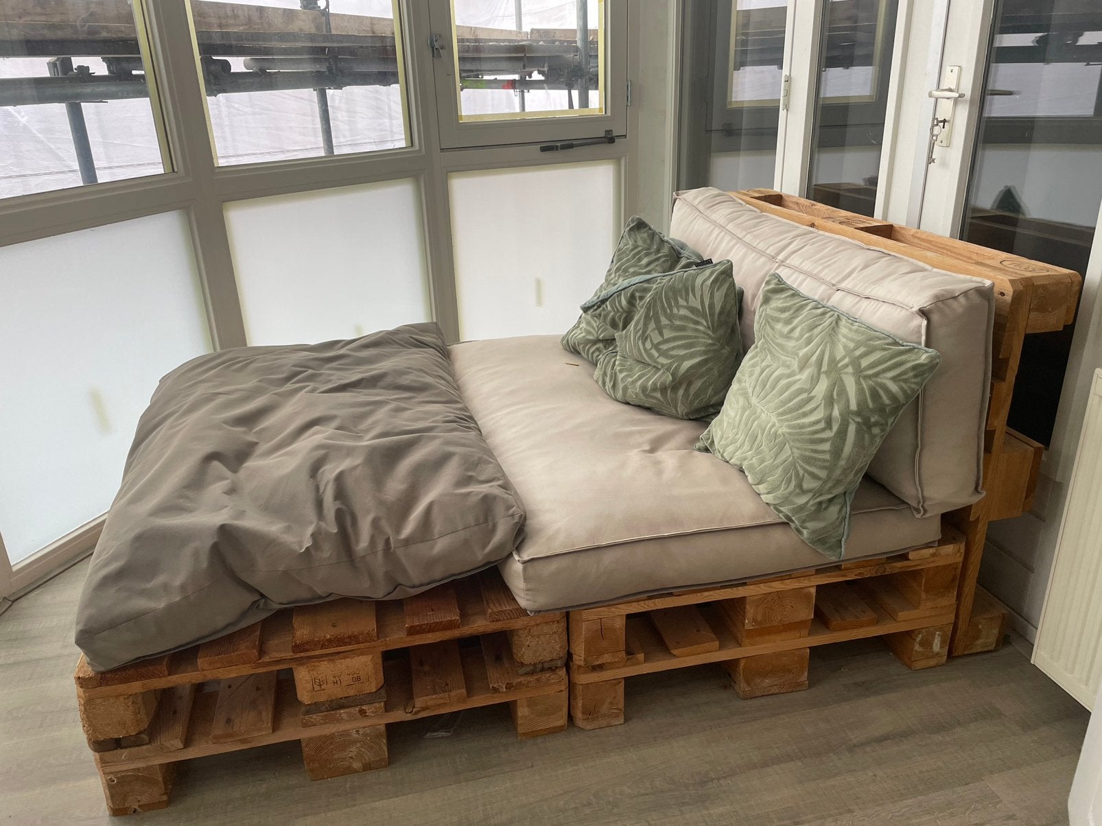 Palletbank / 5x mooie europallets, Ophalen, Zo goed als nieuw, Hout