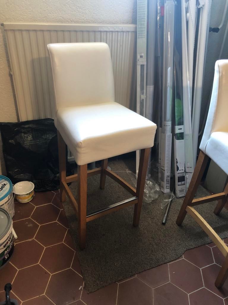 3 Witte barkruk met houten poten, Huis en Inrichting, Barkrukken, Met voetsteun, 60 tot 90 cm, Ophalen of Verzenden, Zo goed als nieuw