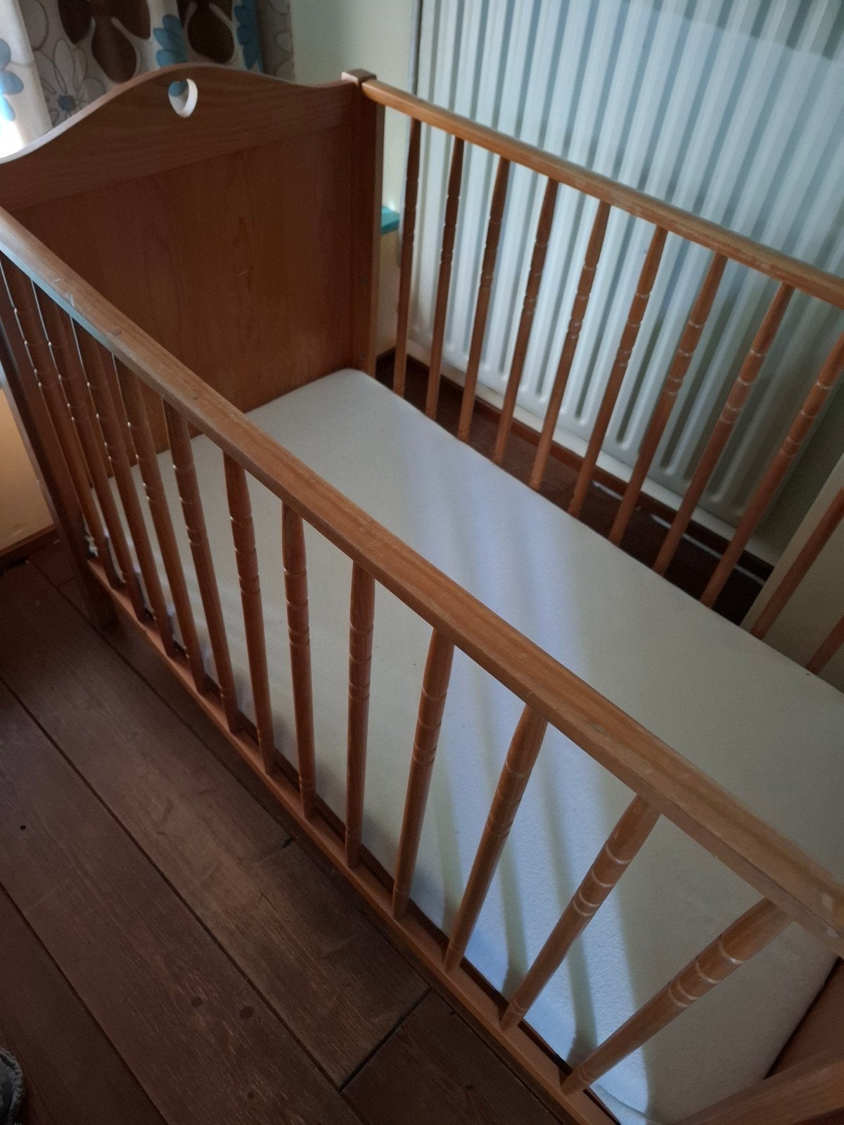 Houten kinderledikantje met matras, Kinderen en Baby's, Ophalen, Gebruikt, Ledikant