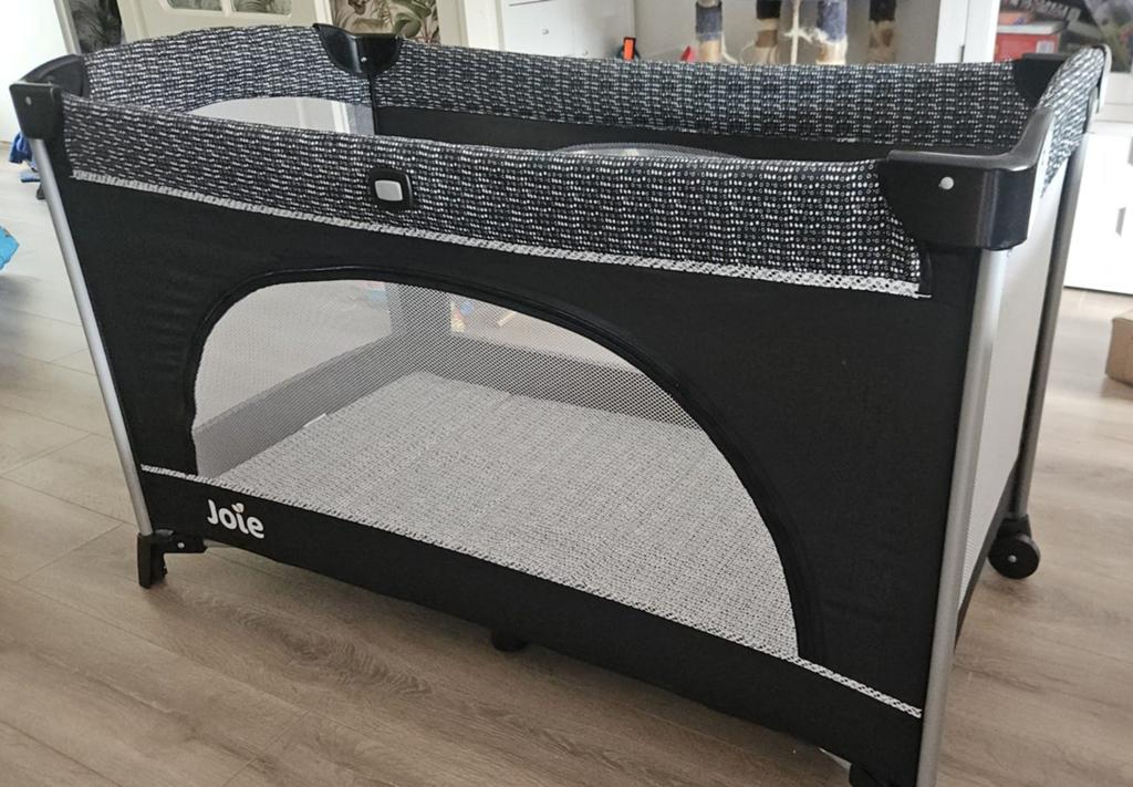 Joie Reisbedje - Incl matras, Ophalen of Verzenden, Zo goed als nieuw, Reisbedje