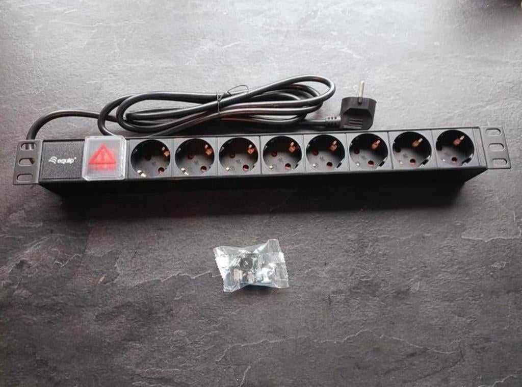 Stroomverdeler 8-voudig voor serverkast/patchkast, Ophalen of Verzenden, Nieuw