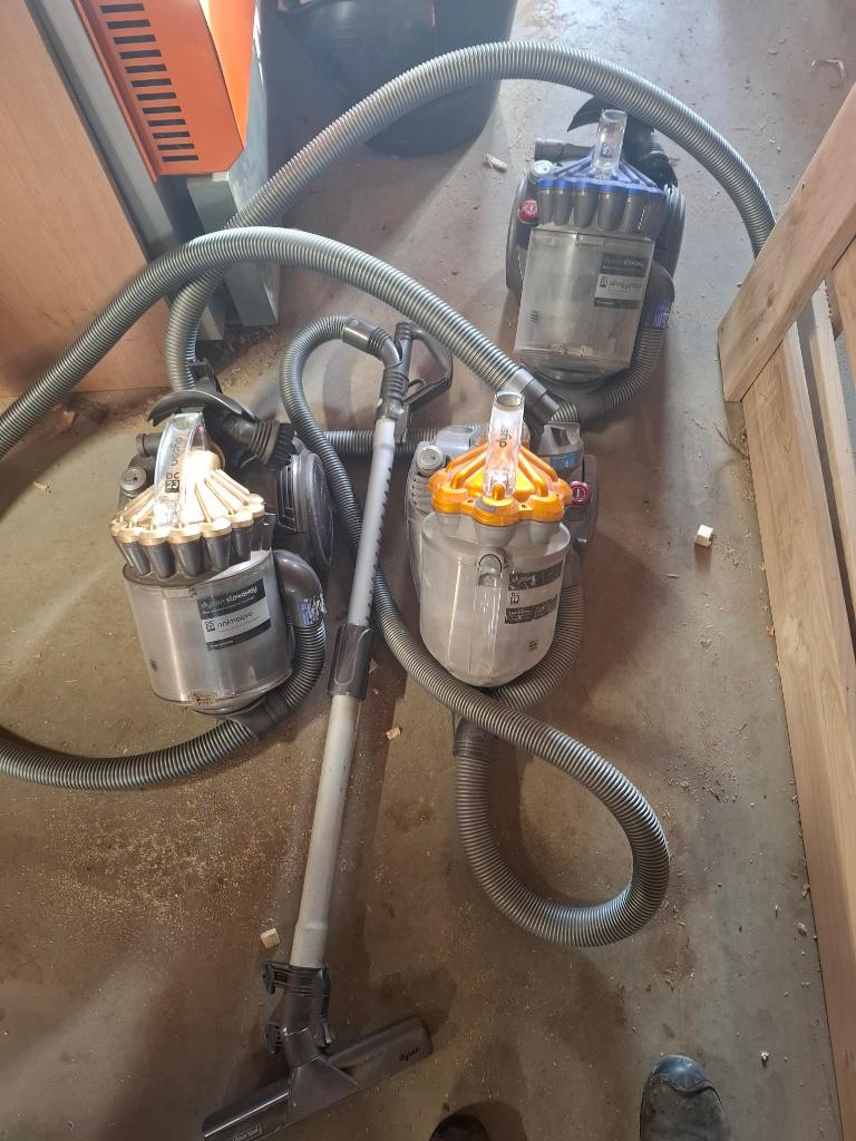 Dyson stofzuigers met defecte motor, Witgoed en Apparatuur, Stofzuigers, Ophalen, Niet werkend, Reservoir, Stofzuiger