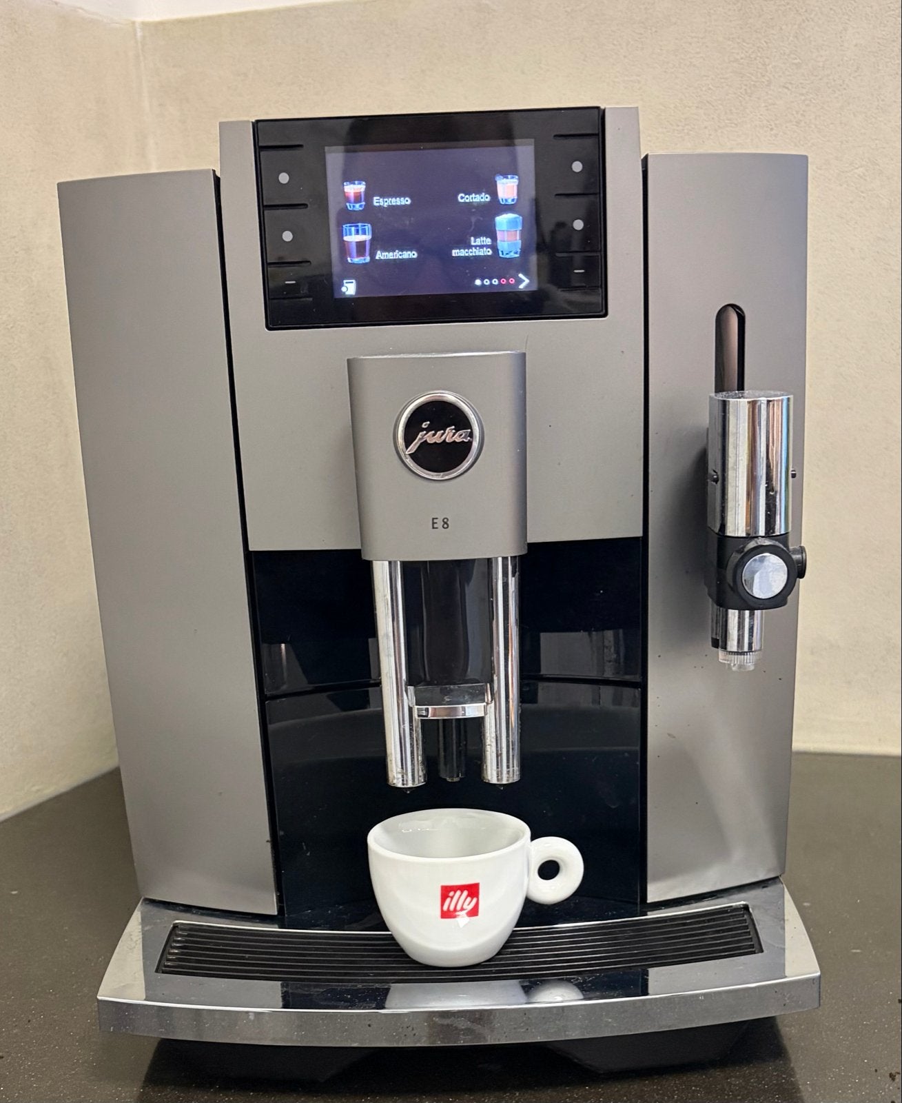 Jura E8(EC) Volautomatische Koffiemachine (2024), Witgoed en Apparatuur, Gebruikt, Koffiemachine, 2 tot 4 kopjes, Afneembaar waterreservoir
