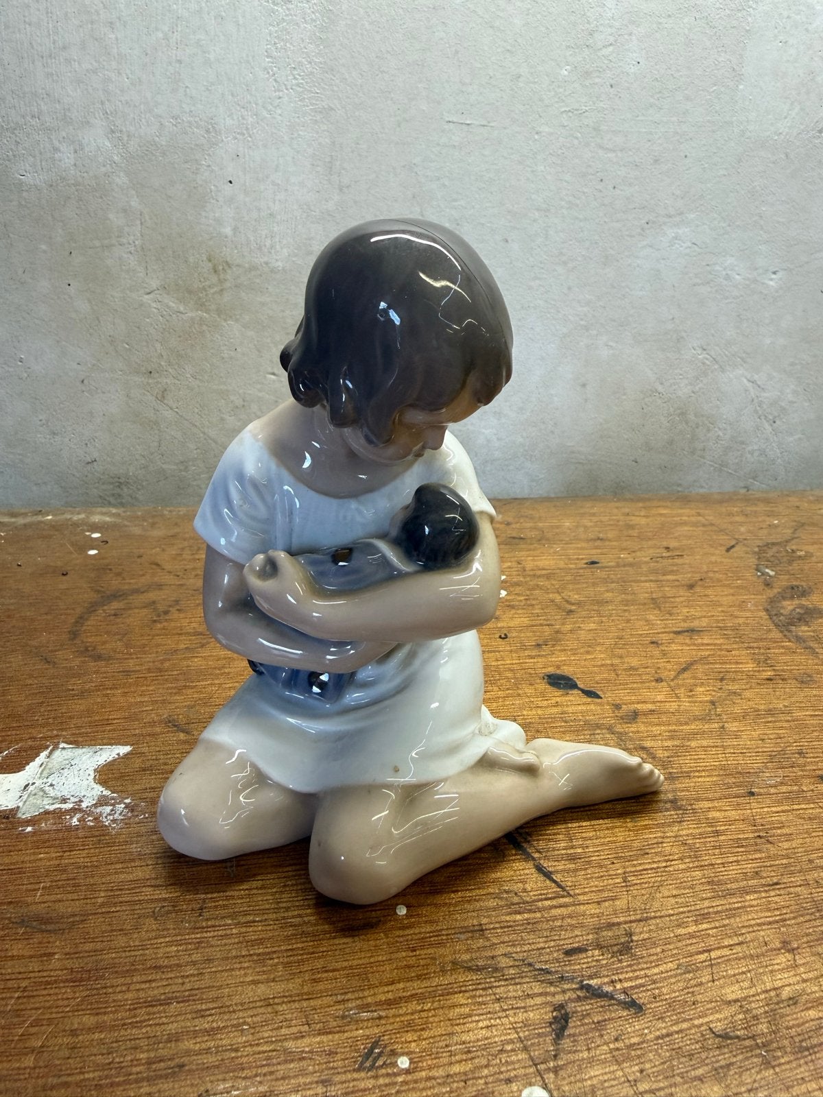 Royal Copenhagen beeldje 'Meisje met baby' uit 1938, Ophalen of Verzenden